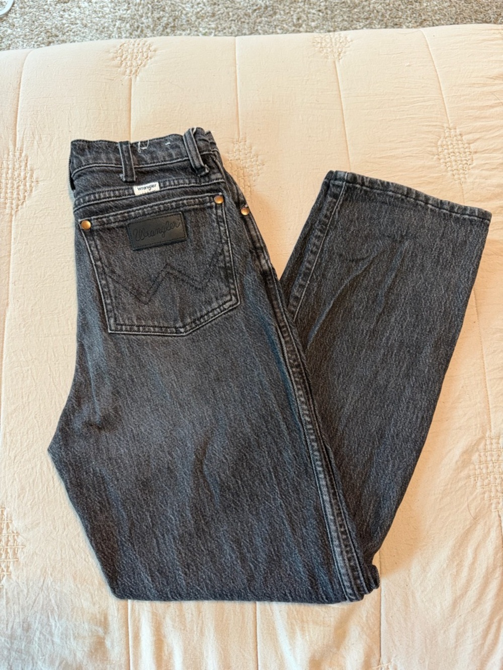 Wrangler High-Rise Women's Jeans - Dark Charcoal Black Wash